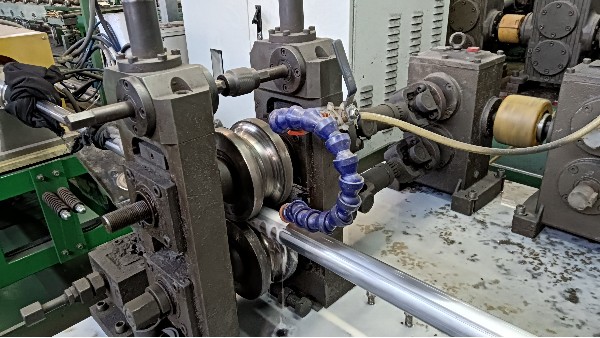 新能源電池行業(yè)的304和316L不銹鋼焊管材質(zhì)對(duì)比